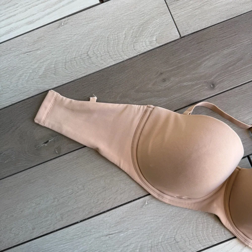 SKIMS Fits Everyone Strapless Bra - Picture 6 of 6